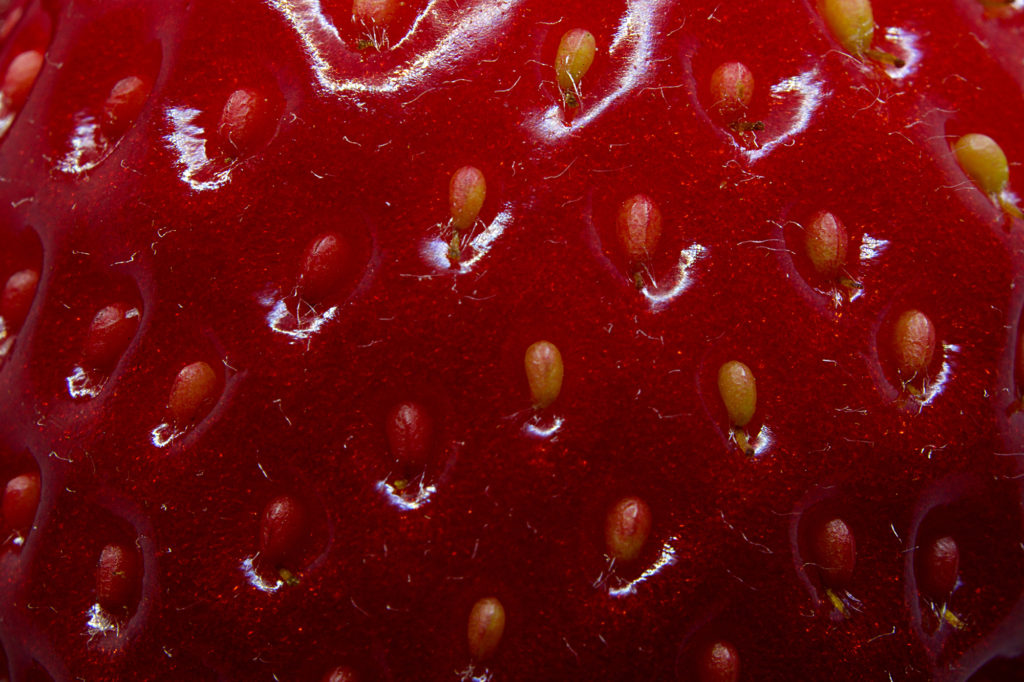 Exfoliating strawberry seeds